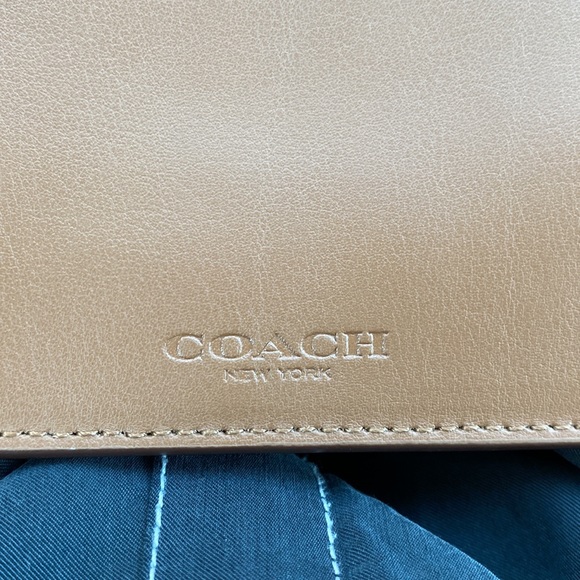 Brown designer zip wallet - Picture 2 of 6